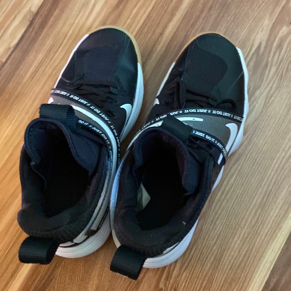 women’s nike react hyper set volleyball shoes